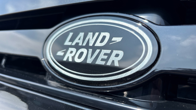 Land Rover Defender 3.0 D250 X-Dynamic SE 110 5dr Auto Diesel Estate - Image 36